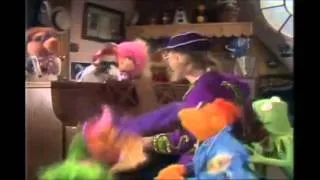 Elton John guest stars on The Muppet Show