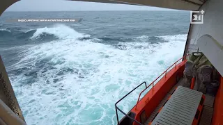 Ледостойкая платформа «Северный полюс» столкнулась с первым штормом в Баренцевом море
