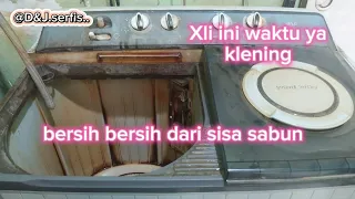 Bersih bersih mesin cuci agar tidak ngendap sisa sabun yg membuat kotor pakayan yg di cuci...