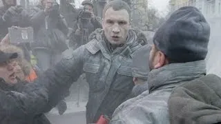 Ukraine protests  Vitali Klitschko sprayed with fire extinguisher