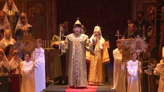 Сцена коронации Бориса из оперы "Борис Годунов" Мусоргского.