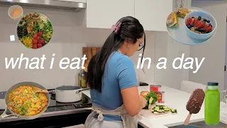 WHAT I EAT IN A DAY LIVING ALONE 🌱 simple home cooked meals, workout routine, easy recipes