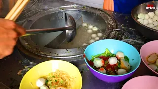 Thai Street Food - See how a restaurant in Bangkok make fish ball noodle Soup - Chinatown 2020