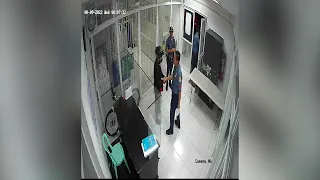 Mga kuha ng CCTV sa umano'y aregluhan ng dating pulis at siklistang kinasahan ng baril, inilabas