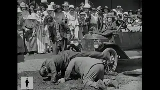 Charlie Chaplin   Stuck in Tar A Day's Pleasure, 1919  480 X 854