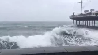 Ялта. Шторм. Чуть не накрыло волной.Yalta. Storm. I almost faced a wave