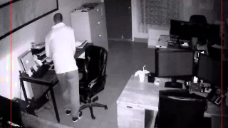 Burglary Caught on Camera     NR15319mjl