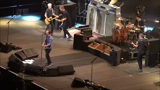 PEARL JAM  :  Last 40 Minutes of the concert !! -  Oakland Arena  / California   (May 13, 2022)