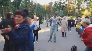 Харьков,танцы в парке, " Ой,смереко!"