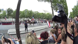 Macron hué lors de son passage sur les Champs-Élysées le 14 juillet 2019