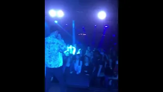 Весь зал поёт с группой Dabro.  Хит "По частицам" (live).