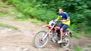 Honda CRF150 L Vs Yamaha WR155 R di Tanjakan Dinding Bukit Trigona