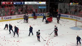 Washington Capitals Fans Throw Apples After Niklas Backstrom's Goal