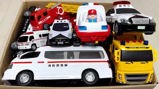 A miniature ambulance car drives down a slope with a siren sounding! Car toy anime!