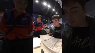 White guy orders in perfect Chinese