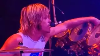 FOO FIGHTERS - In the Flesh? (Pink Floyd cover) READING FESTIVAL 2012 - Taylor Hawkins singing.