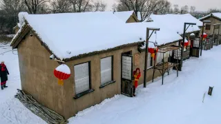 The son renovates an old house for his parents who do not want to live in the city#building #house