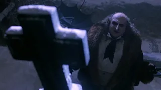 El Pingüino va a la tumba de sus padres - Batman Regresa 1992 (Escenas HD)