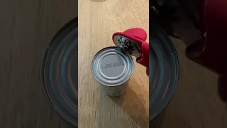 How to open a can or tin? (using Joie can opener)