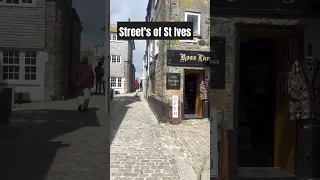 Streets of St Ives, Cornwall. Narrow roads, be careful while walking n crossing. Ancient built 😊