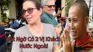 Bất Ngờ Có 2 vị Khách Nước Ngoài Bay Từ Mỹ Qua Để Làm Điều Này Với Thầy Thích Minh Tuệ