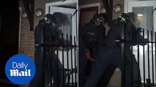 Footage shows police raids on moped crime suspects across capital - Daily Mail