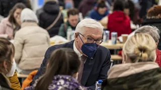 Steinmeier trifft Ukraine-Flüchtlinge und Helfer am Hauptbahnhof Berlin