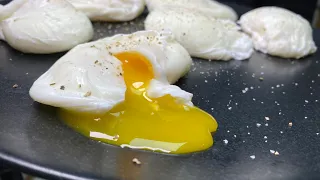 Poached egg in the microwave - How to poach an egg perfectly  #shorts