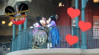 Cute love moment of Mickey and Minnie - Disneyland Paris (March 8th - 2022)