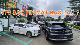 Mang VF8 ra sạc trụ mạnh nhất của Vinfast xem mất bao lâu thì đầy pin.