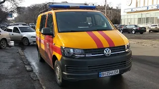 2x VW T6 gas service with heavy siren usage responding in traffic jam