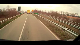 Lkw fahrer merkt nicht das die letzte Achse beim Bremsen blockiert...