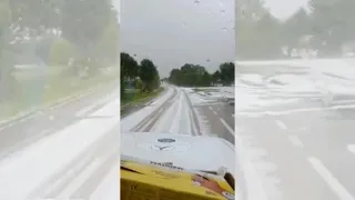 Vicenza, grandinata eccezionale ad Agugliaro: le strade sembrano innevate. Il video