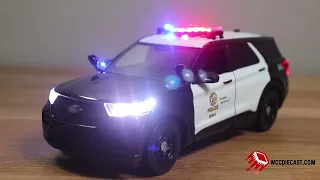 1/24 LAPD 2022 Police Ford Explorer w/Working Lights