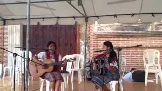 Guatemalan duet sings Hallelujah in Spanish