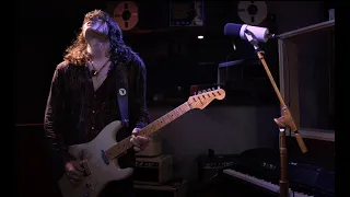 Tyler Bryant & The Shakedown - "Shackles" LIVE from Nashville