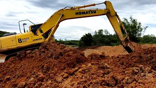 รถแบคโฮ pc200-8 ลงไปในบ่อไปดึงสโลบ เก็บงานก่อนส่งมอบงาน excavator komatsu