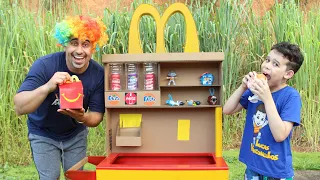 PAPAI FINGE BRINCAR DE VENDER McDONALD'S