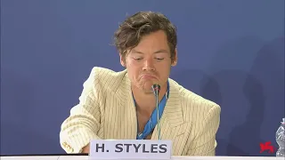 harry styles being clueless in don't worry darling interviews at venice ff 2022