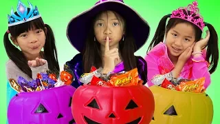 Emma Jannie y Wendy Fingen Jugar Halloween Trick or Treat Costume Dress up Haul de Dulces