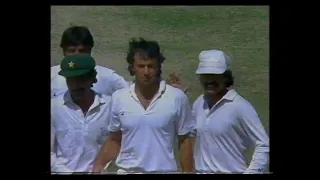 PAKISTAN v ENGLAND WORLD CUP ODI #13 KARACHI OCTOBER 20 1987 IMRAN KHAN ABDUL QADIR RAMIZ RAJA