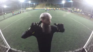 Começar o jogo sem aquecer e certeza que vai levar um frango... kkkk