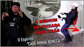 A MÉDIUM FOI PUXADA PARA TRÁS NA CASA DO NECROTÉRIO - O ESPÍRITO PERGUNTOU DE SUA BONECA