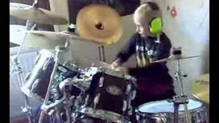 Kid drumming Iron Maiden - Run to The Hills