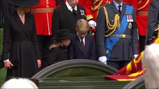 Los íntimos homenajes en el funeral de la Reina Isabel II: joyas, pañuelos y lágrimas