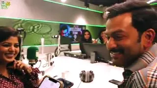 Dona in conversation with Prithviraj and Supriya