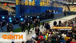 Дебаты на НСК Олимпийский: Порошенко перешел на сцену Зеленского