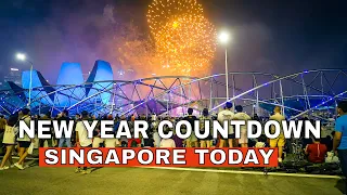 Insane Fireworks on Singapore New Year Countdown 2023
