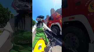 cute girl gives fireman lollipop 🍭 #motorcycle #bikergirl #motovlog #bikelover #shorts