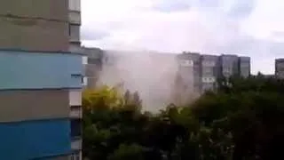 Прямое попадание снаряда в жилой дом